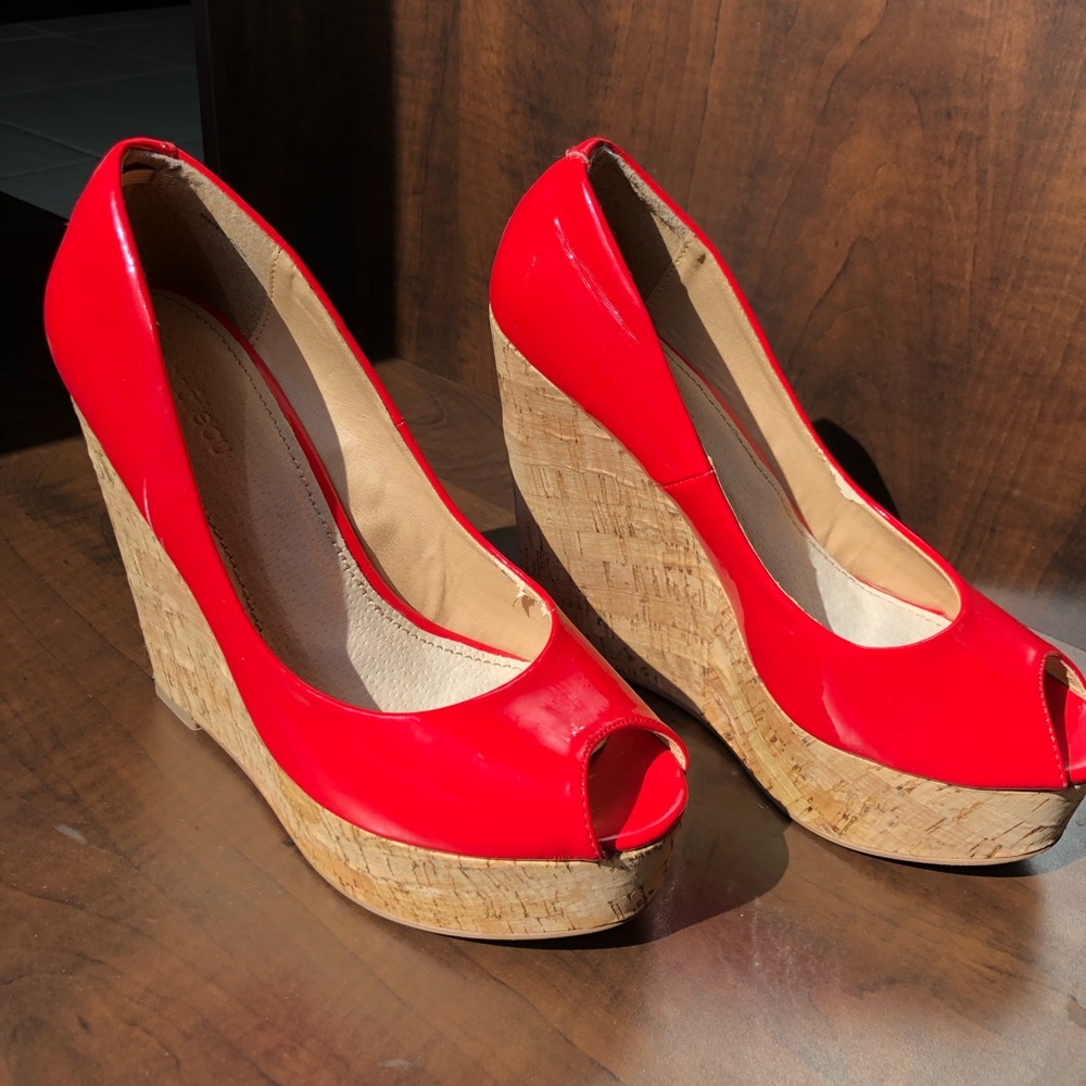 Le Château wedge pumps size 9